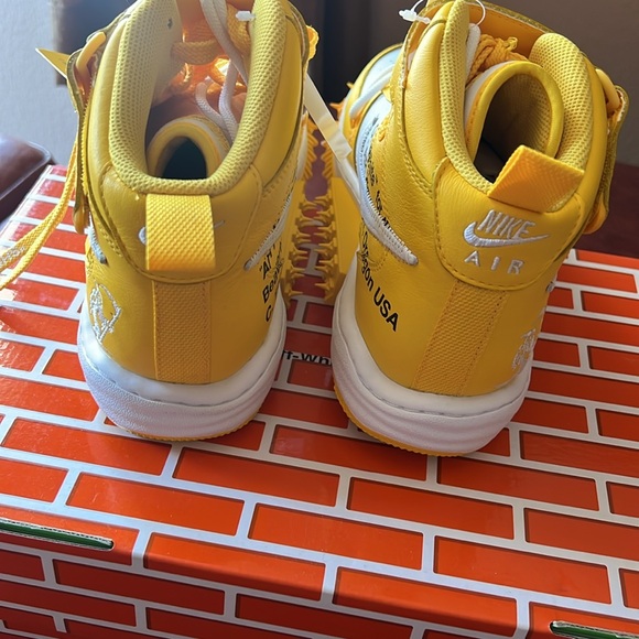 New in Box Nike Af1 Mid White and Varsity Maize C/O Off -White size 8.5/10 wm - Picture 7 of 8